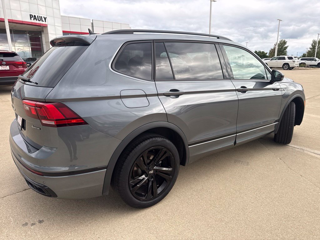 Used 2024 Volkswagen Tiguan SE R-Line AWD/4WD image 3
