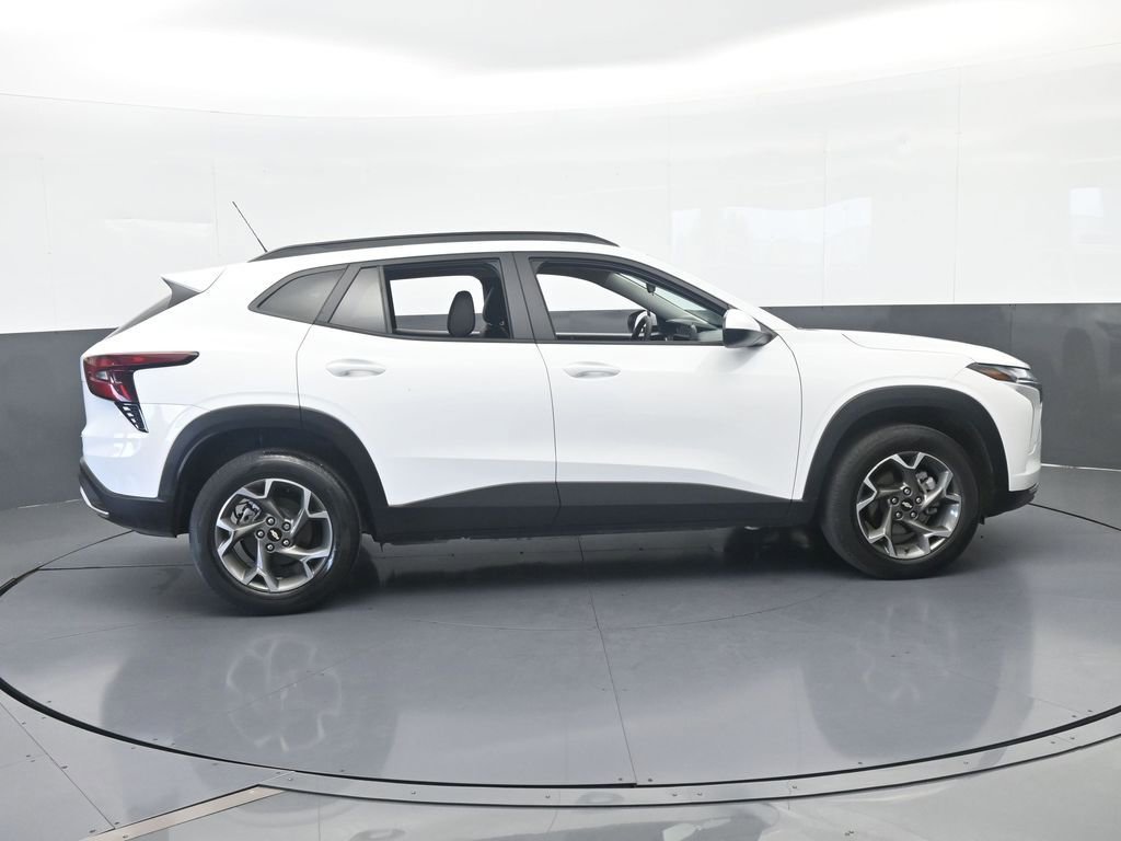 Used 2024 Chevrolet Trax LT FWD image 7