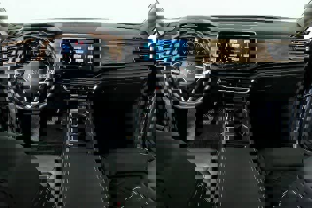 Certified 2025 Volkswagen Atlas SE image 21