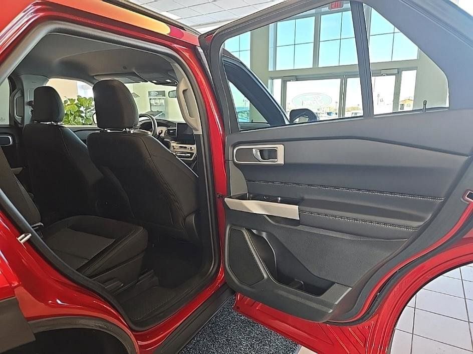 Used 2024 Ford Explorer XLT w/ Class IV Trailer Tow Package image 31