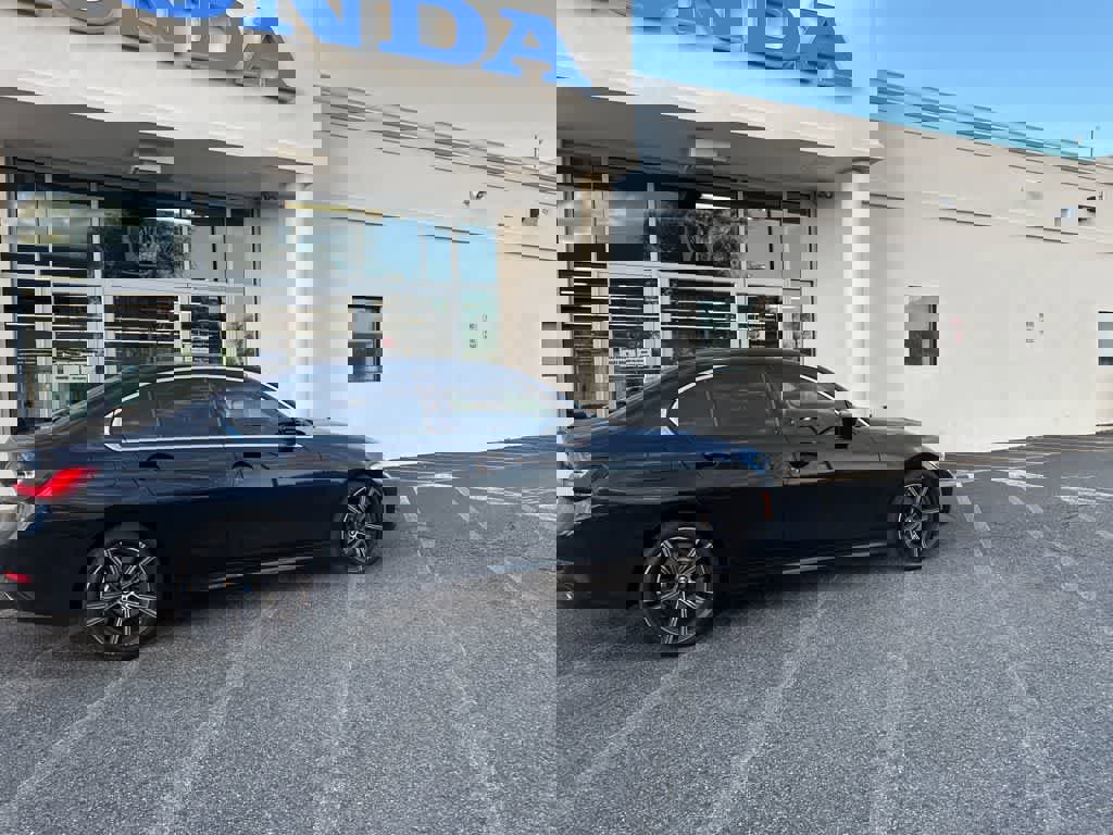 Used 2021 BMW 330e xDrive w/ Premium Package image 19