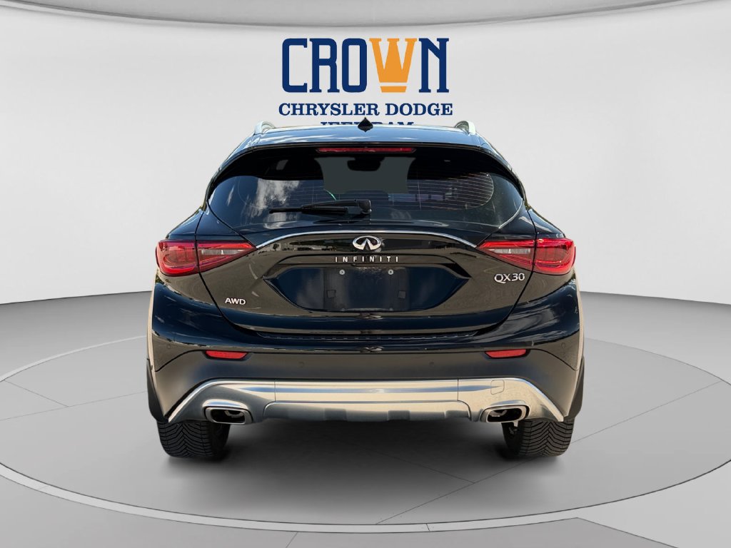 Used 2017 INFINITI QX30 Premium w/ Technology Package AWD/4WD image 4
