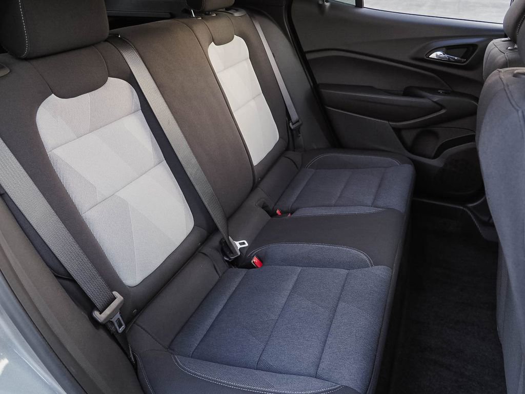 Used 2024 Chevrolet Trax RS w/ Driver Confidence Package image 20