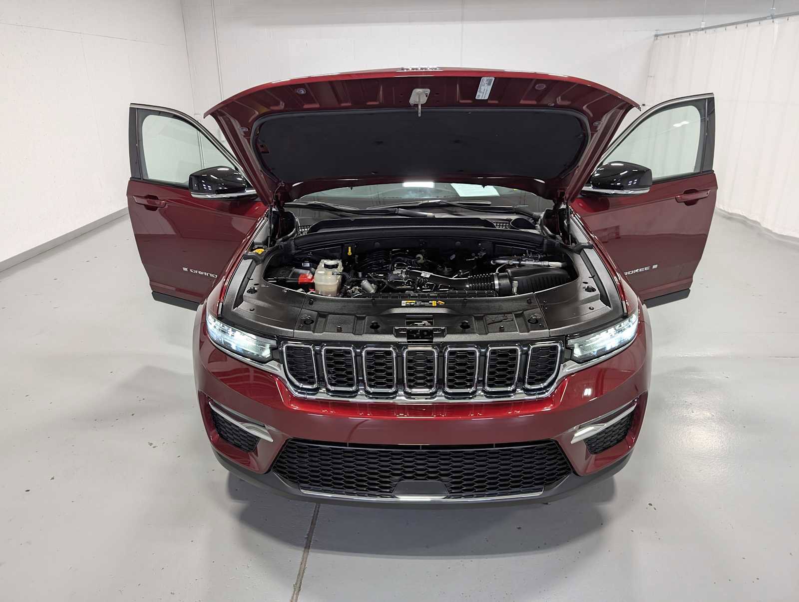 Used 2022 Jeep Grand Cherokee Limited image 10