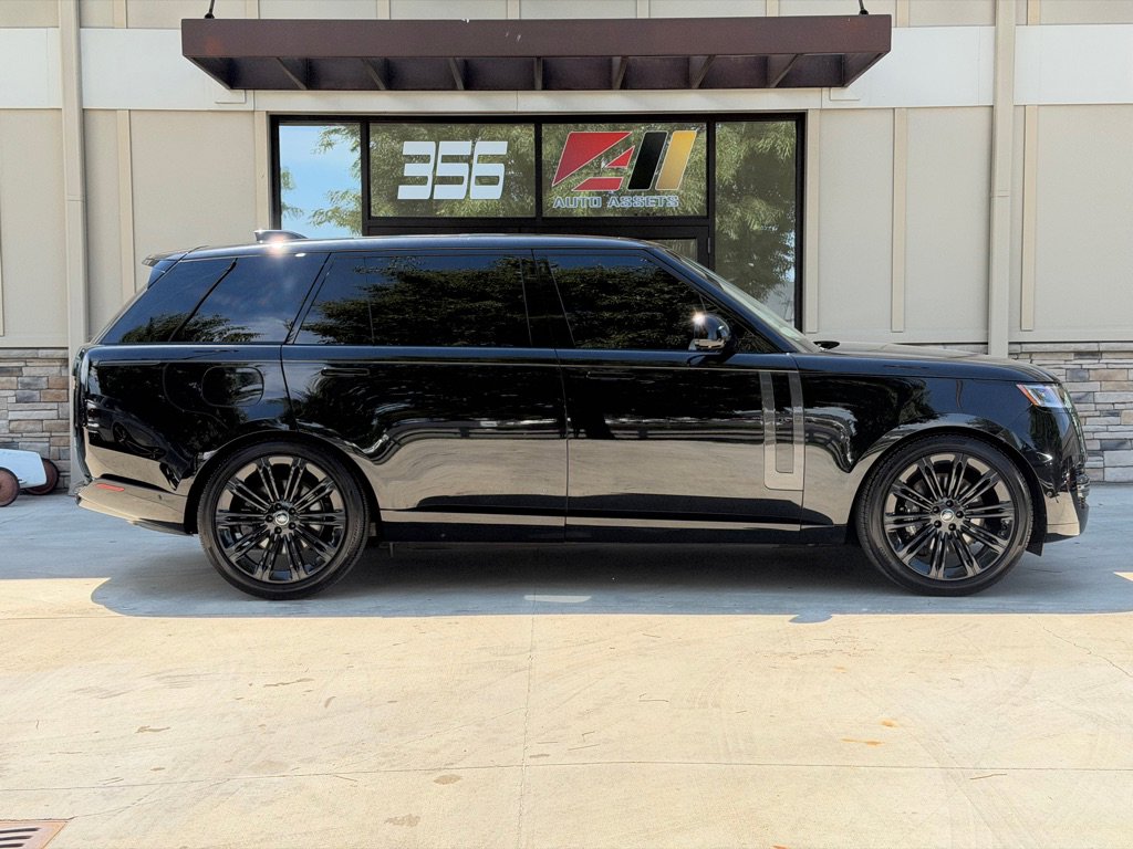 Used 2025 Land Rover Range Rover Long Wheelbase SE AWD/4WD image 2