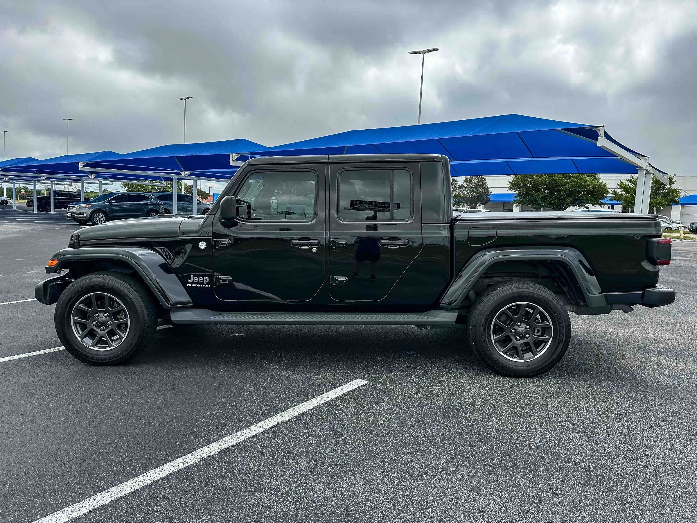 Used 2020 Jeep Gladiator Overland AWD/4WD image 9