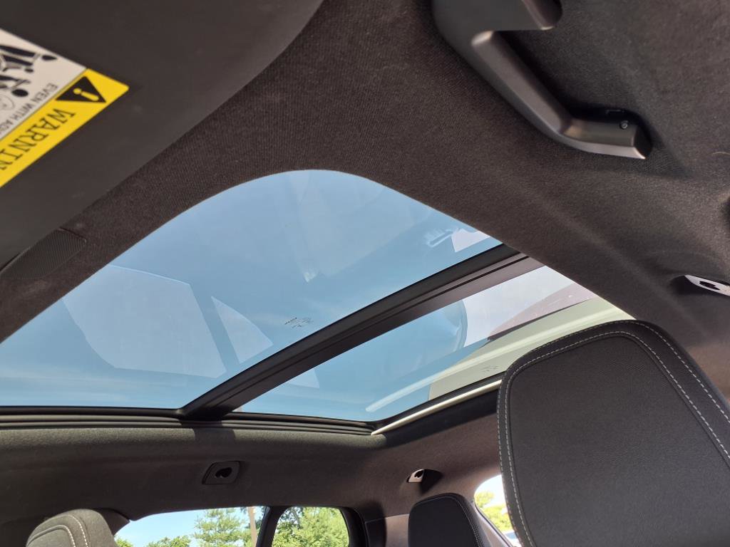 Used 2025 Volvo XC40 B5 Core image 24