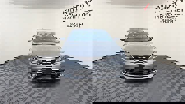 Used 2016 Chrysler 200 Limited image 3