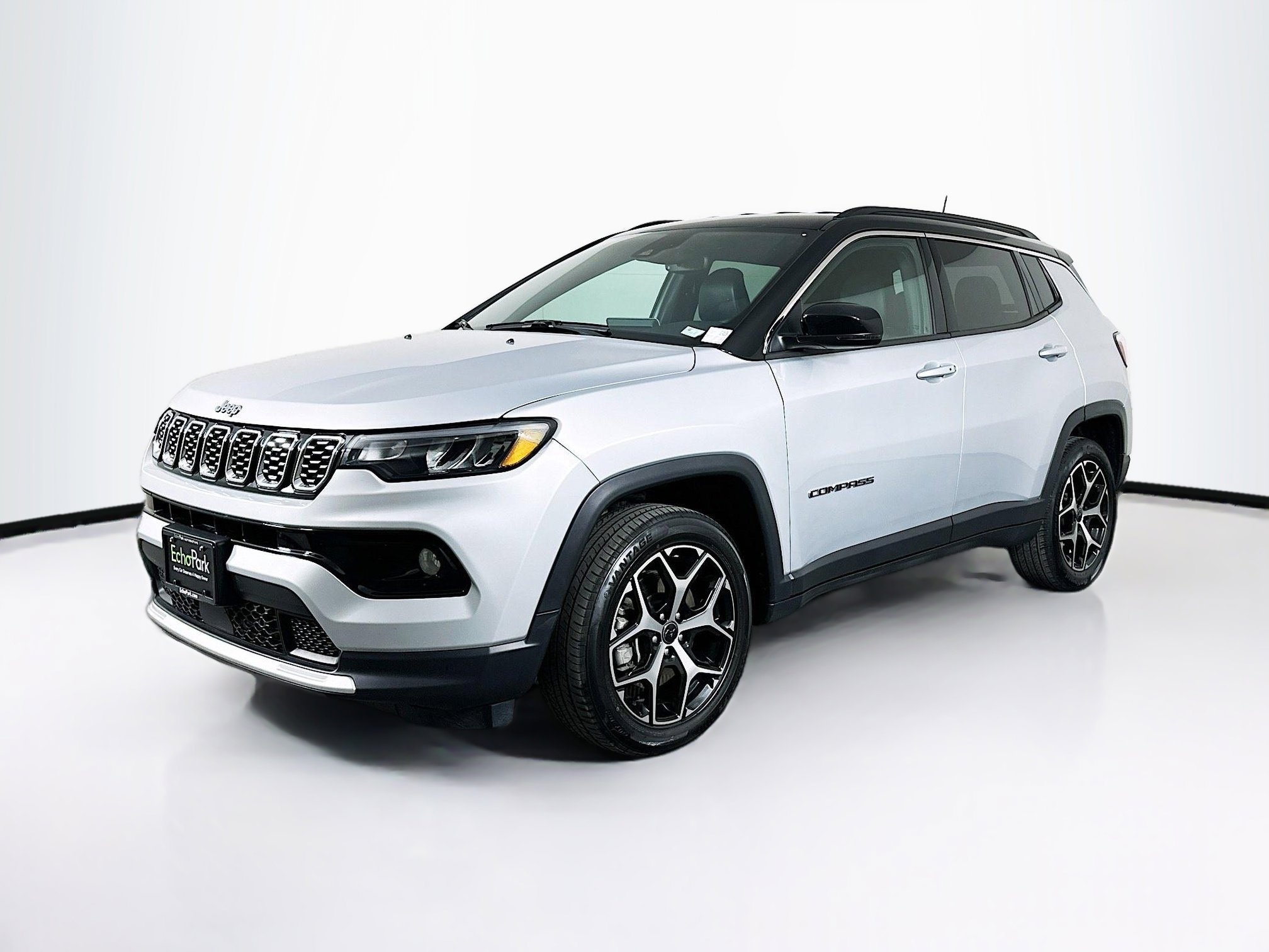 Used 2025 Jeep Compass Limited image 3