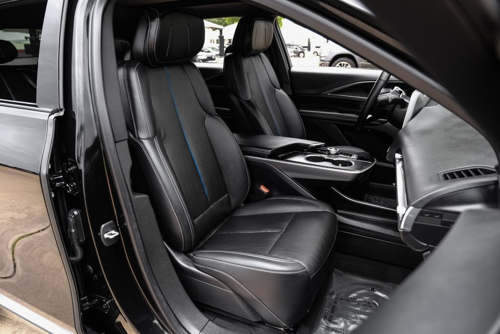 Used 2024 Cadillac Lyriq Luxury RWD image 32