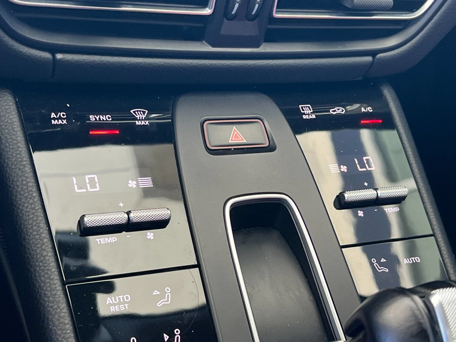 Certified 2023 Porsche Macan Turbo AWD/4WD image 20