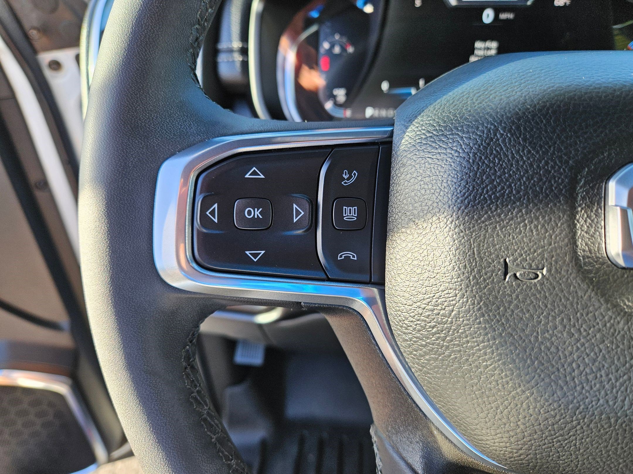 Used 2025 RAM 2500 Laramie AWD/4WD image 20