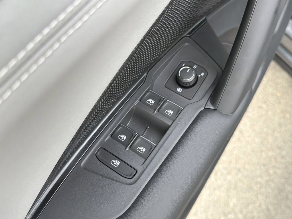 New 2026 Volkswagen Tiguan SE R-Line FWD image 25