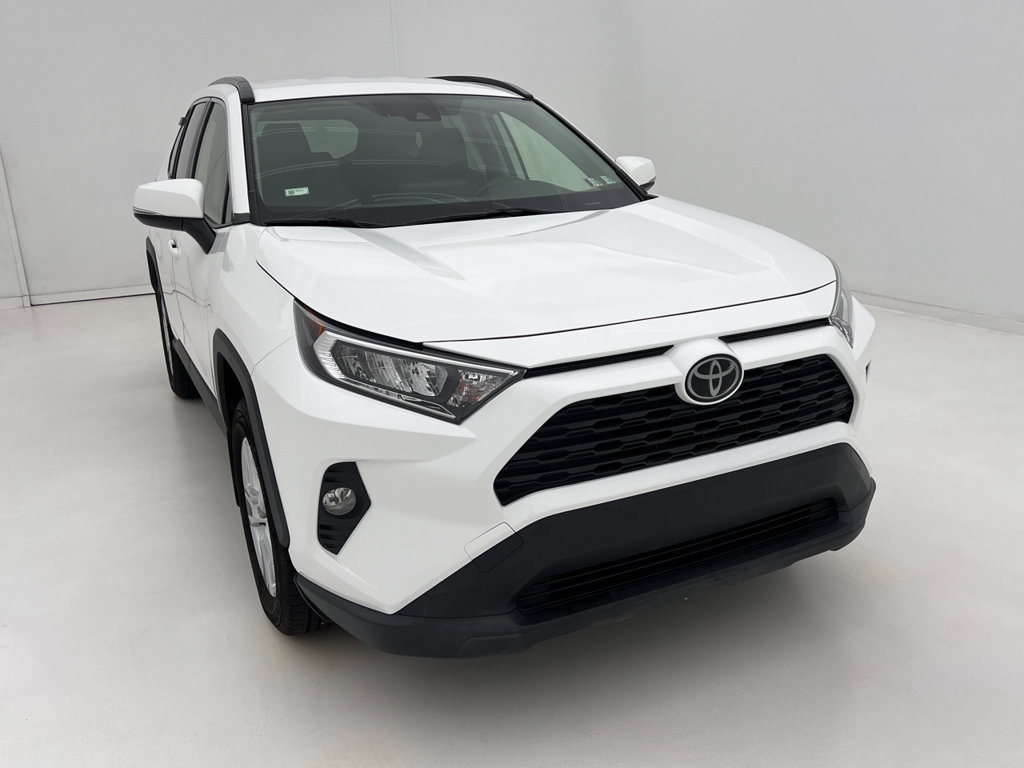 Used 2020 Toyota RAV4 XLE w/ XLE Grade Weather Package AWD/4WD image 3