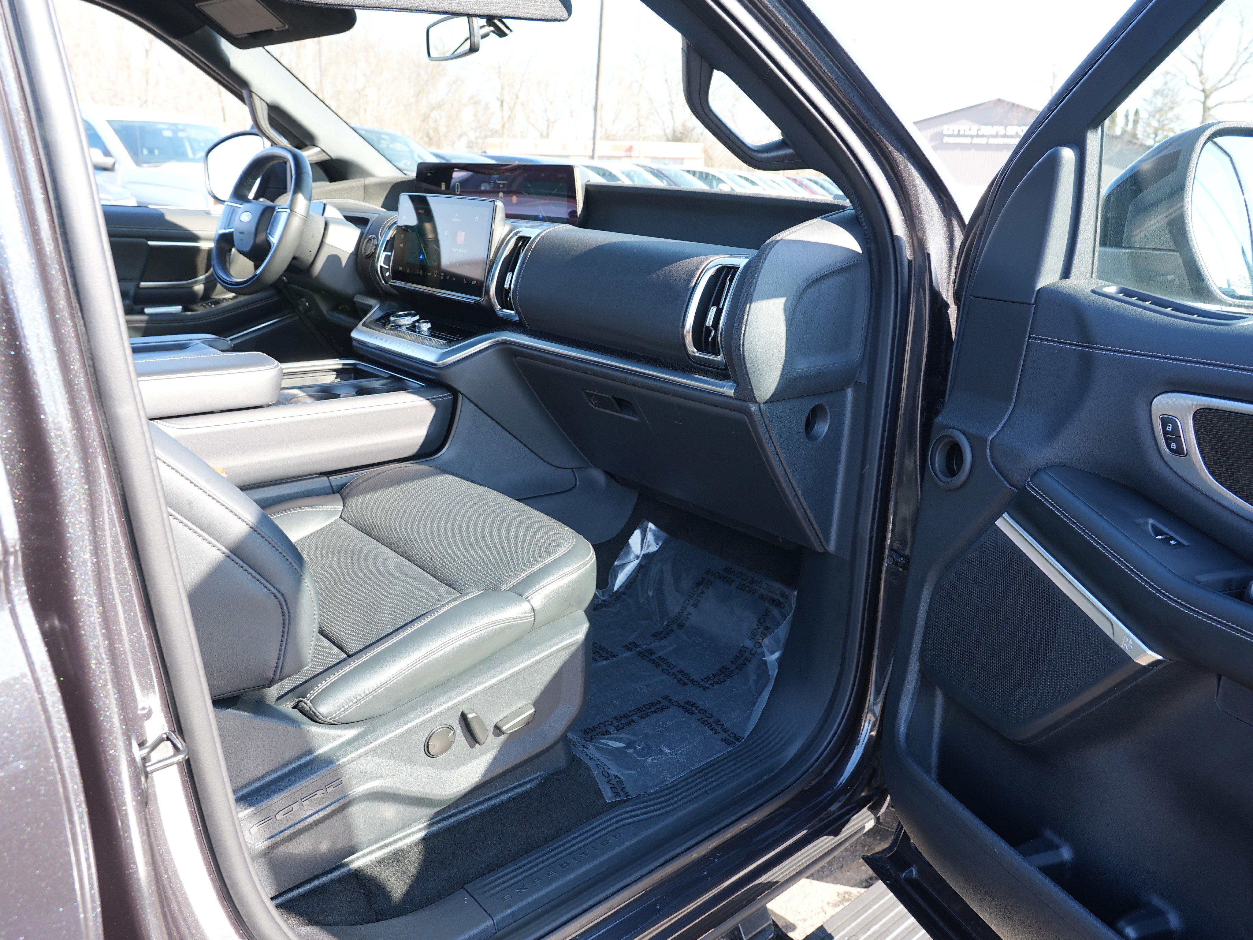 Used 2025 Ford Expedition Max Platinum w/ Stealth Appearance Package AWD/4WD image 33