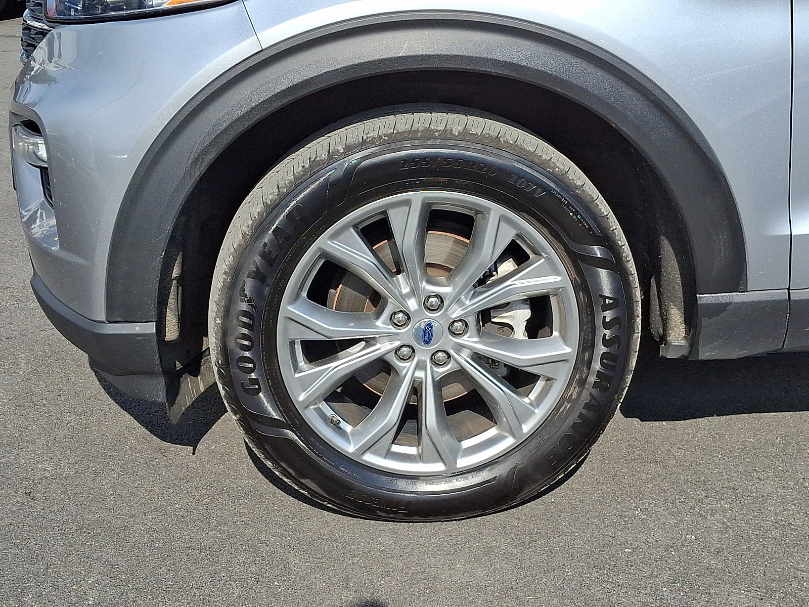 Used 2023 Ford Explorer XLT w/ Equipment Group 202A AWD/4WD image 9