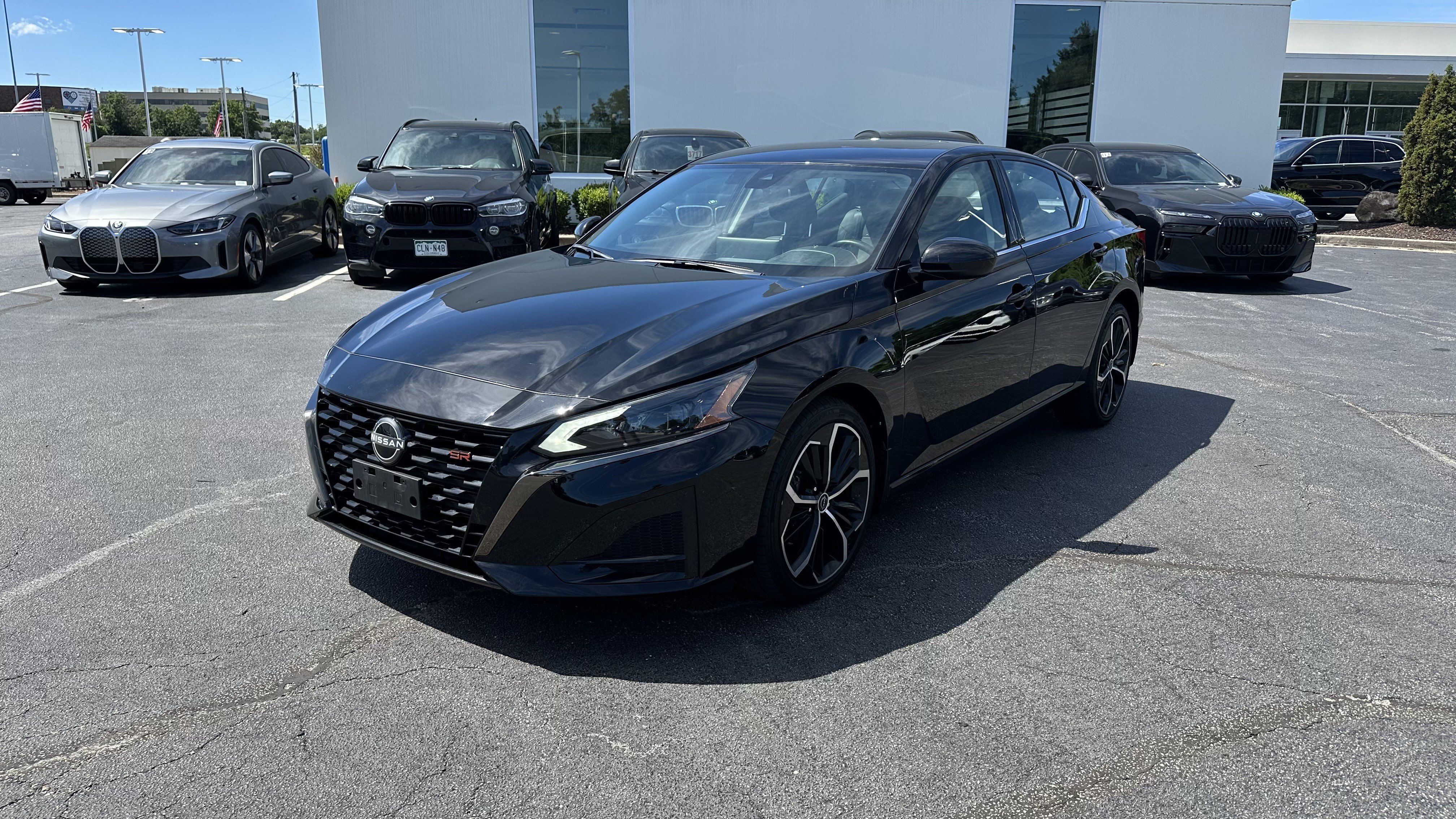 Used 2024 Nissan Altima 2.5 SR w/ SR Premium Package AWD/4WD image 5