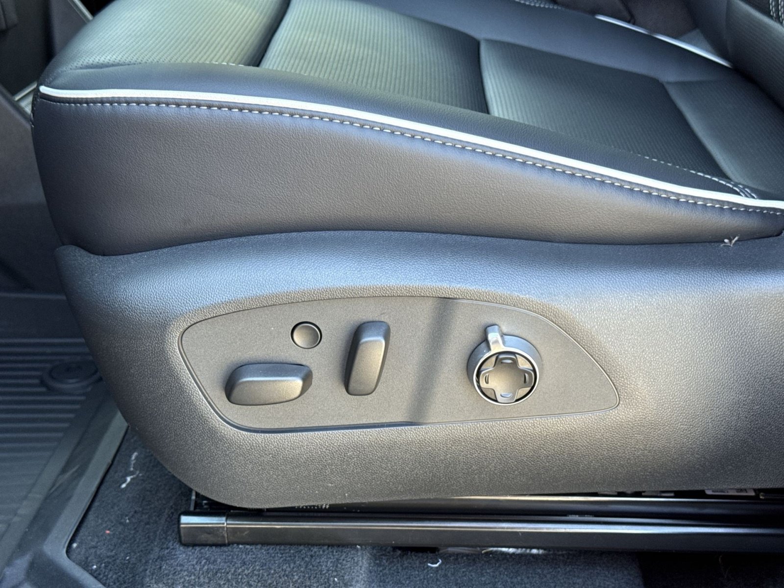 New 2026 Buick Enclave Avenir w/ Super Cruise Package FWD image 14