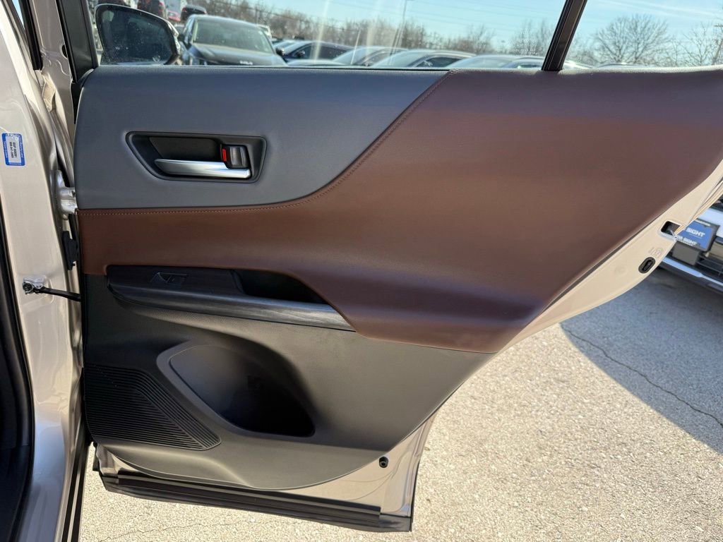 Used 2021 Toyota Venza XLE image 20