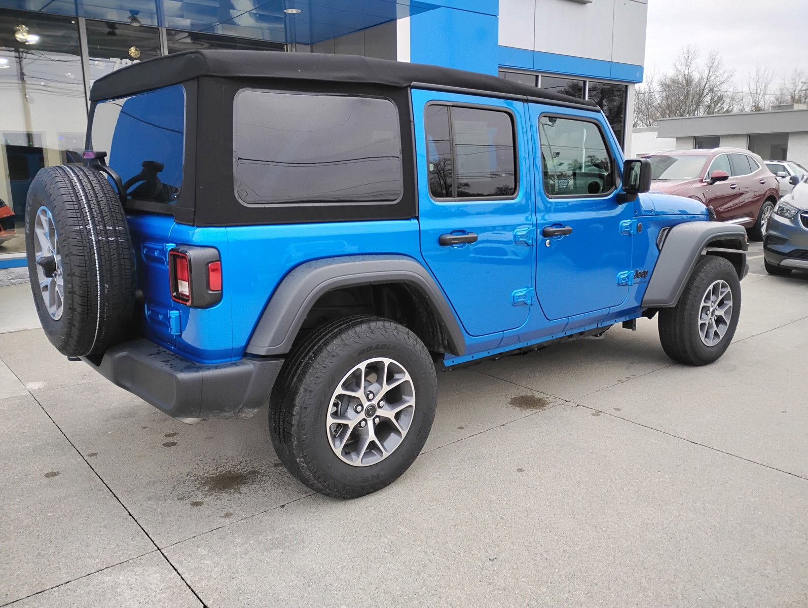 Used 2024 Jeep Wrangler Sport S image 33