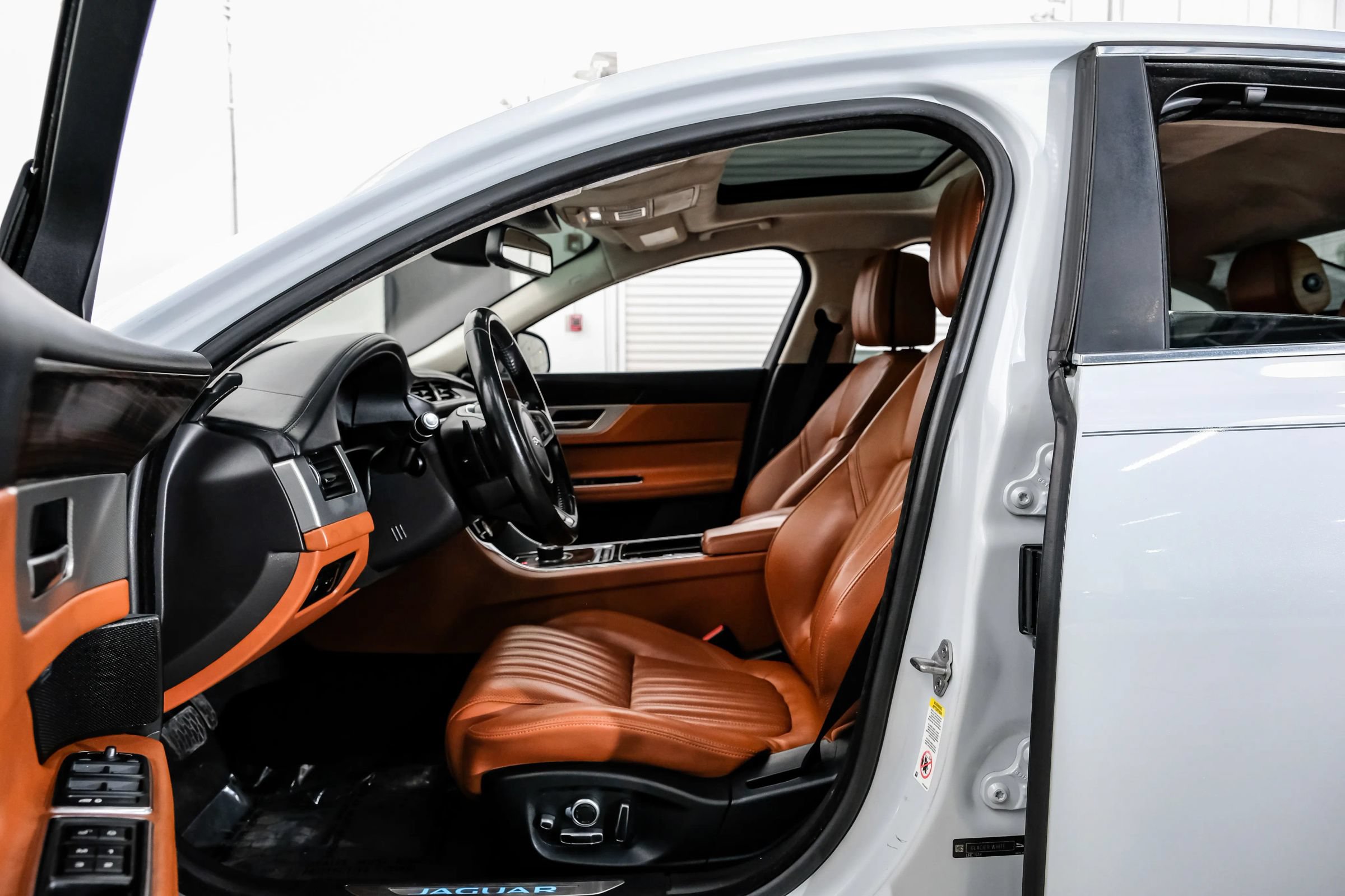 Used 2018 Jaguar XF Portfolio RWD image 19
