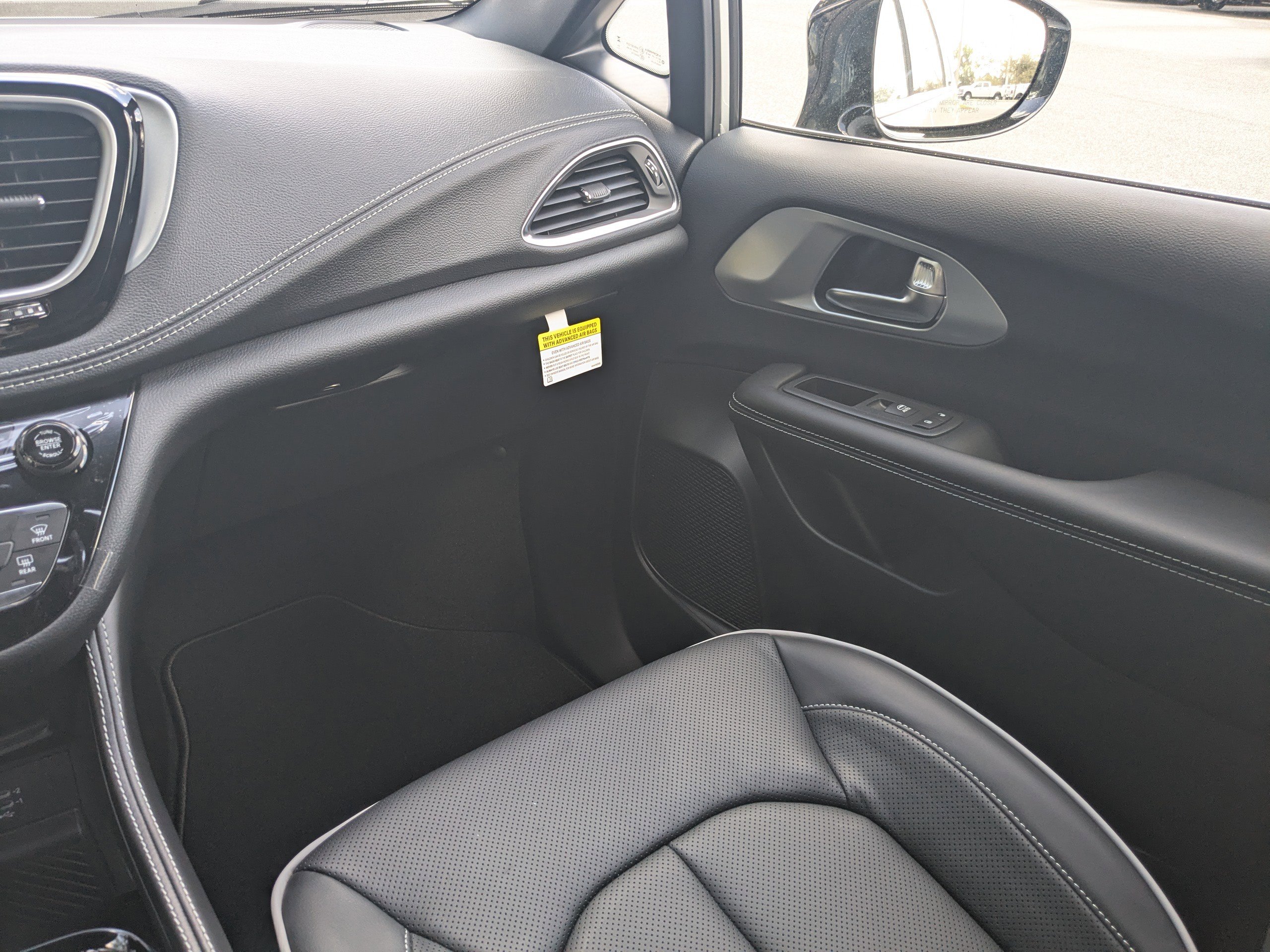New 2026 Chrysler Pacifica Limited FWD image 16