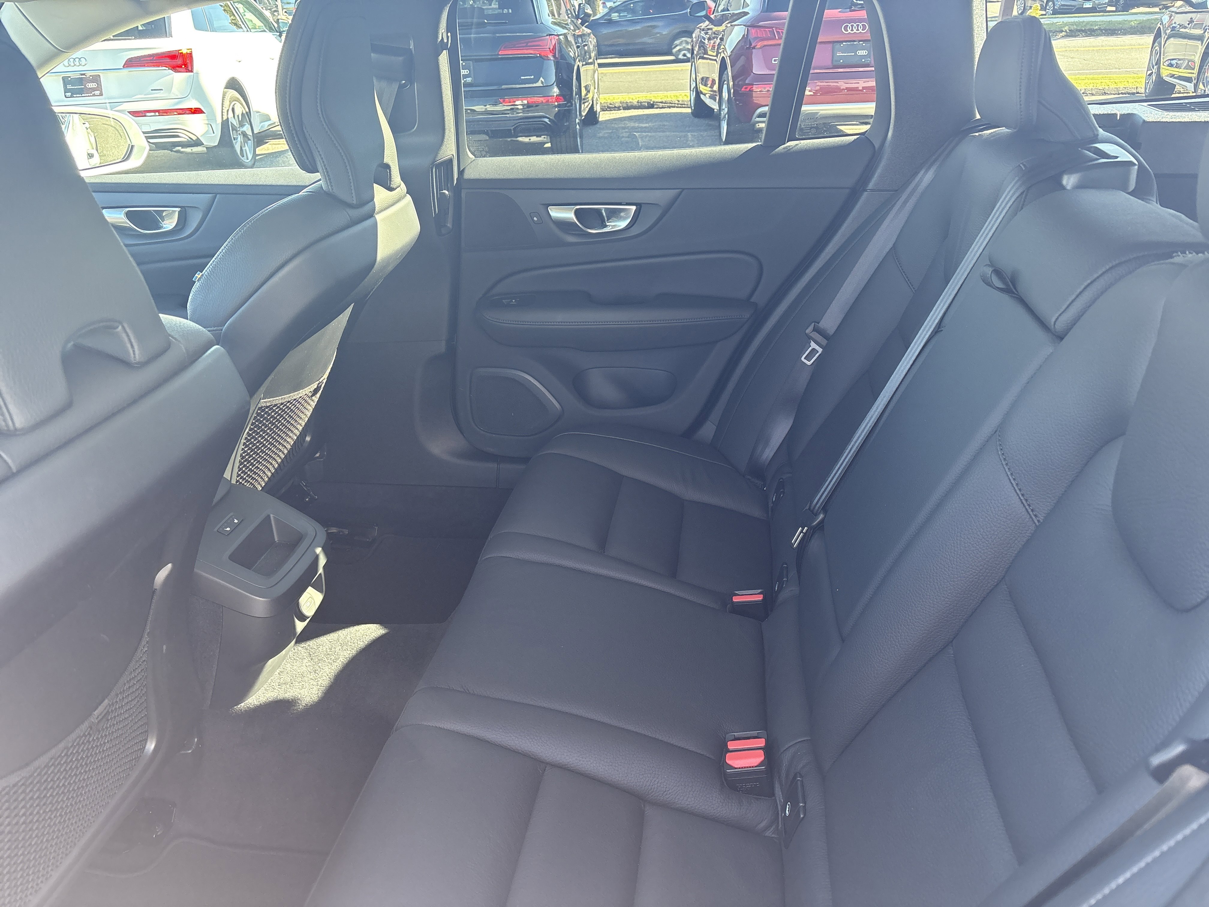 Certified 2025 Volvo V60 B5 Cross Country Plus image 9