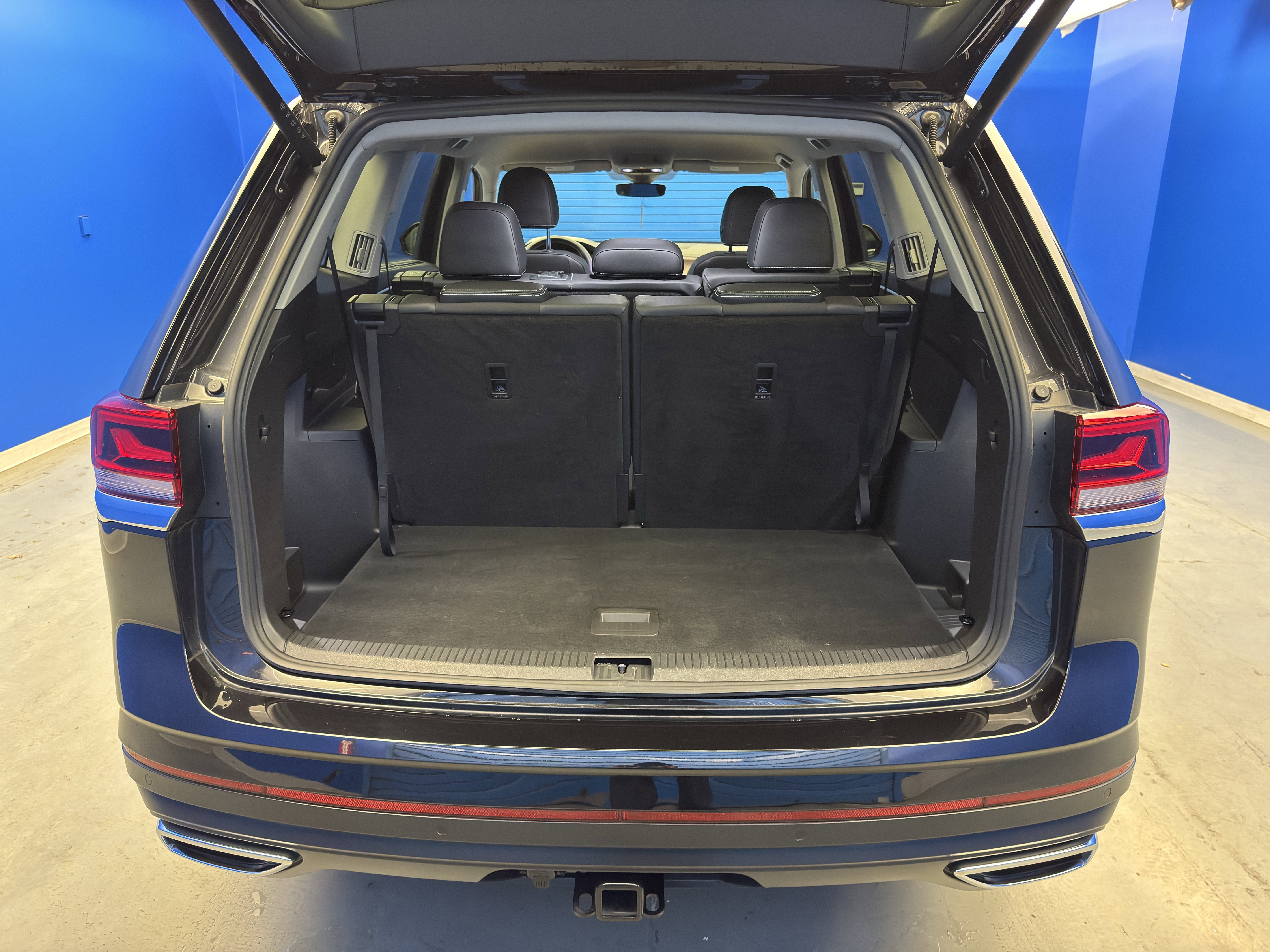 Certified 2025 Volkswagen Atlas SE w/ Black Wheel Package image 29