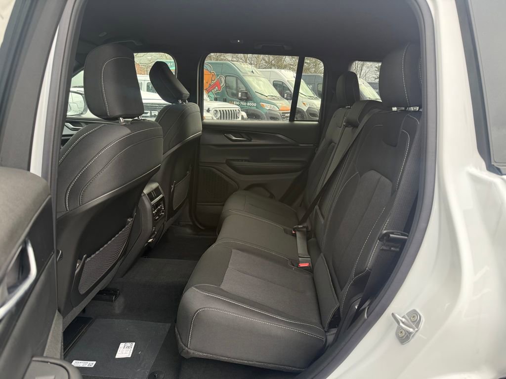 New 2025 Jeep Grand Cherokee Laredo image 15