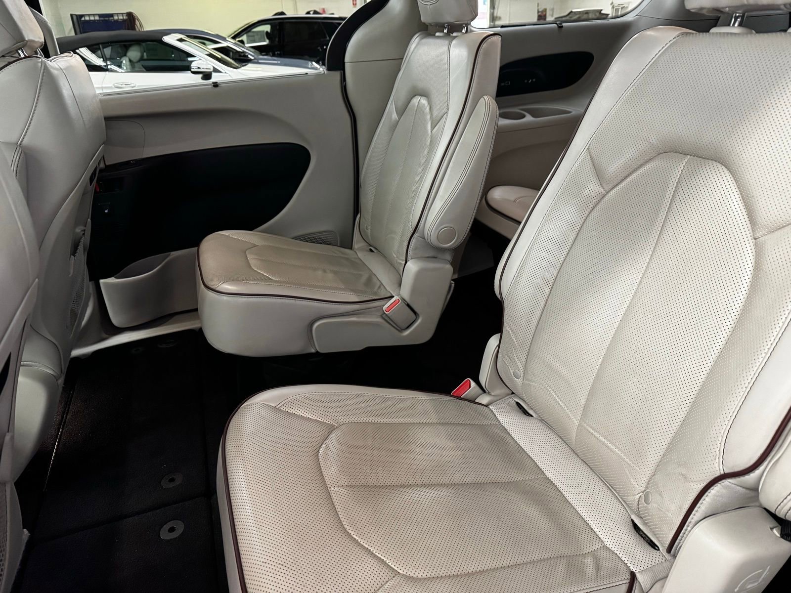 Used 2020 Chrysler Pacifica Limited image 12