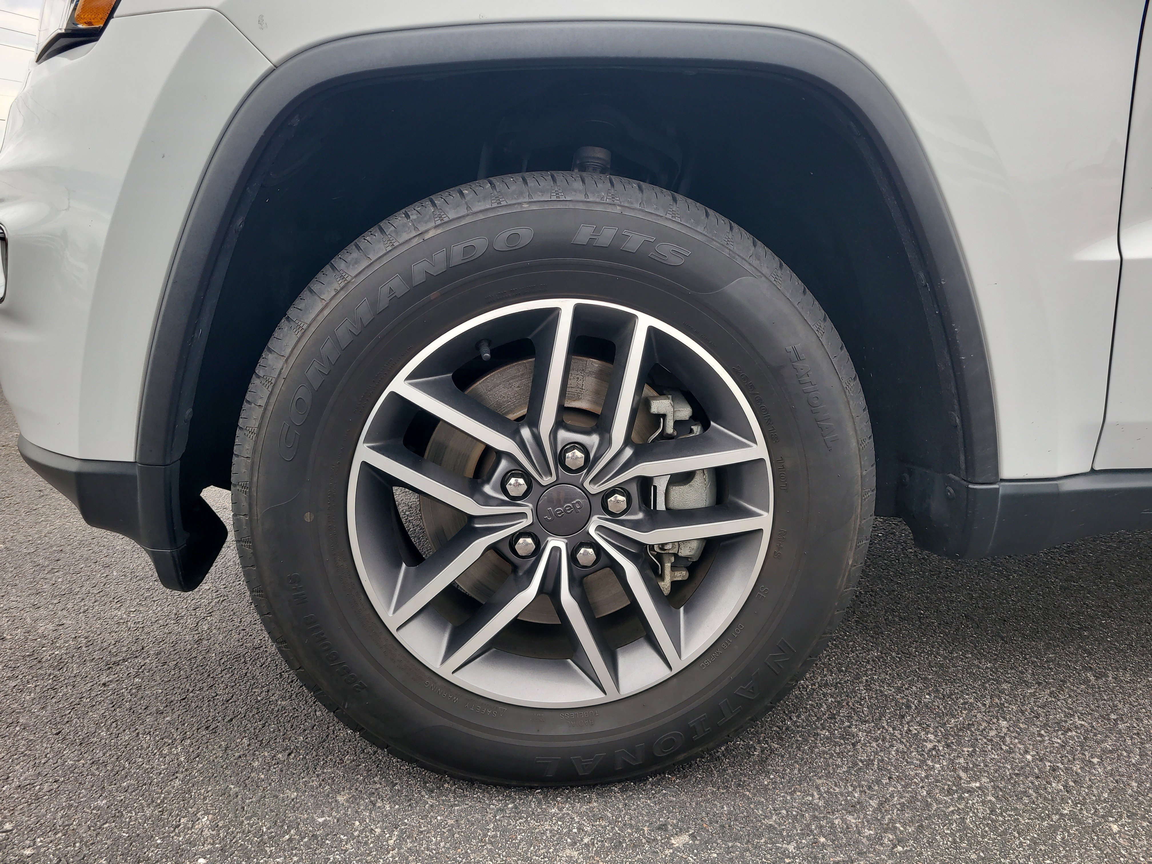 Used 2022 Jeep Grand Cherokee Limited image 9