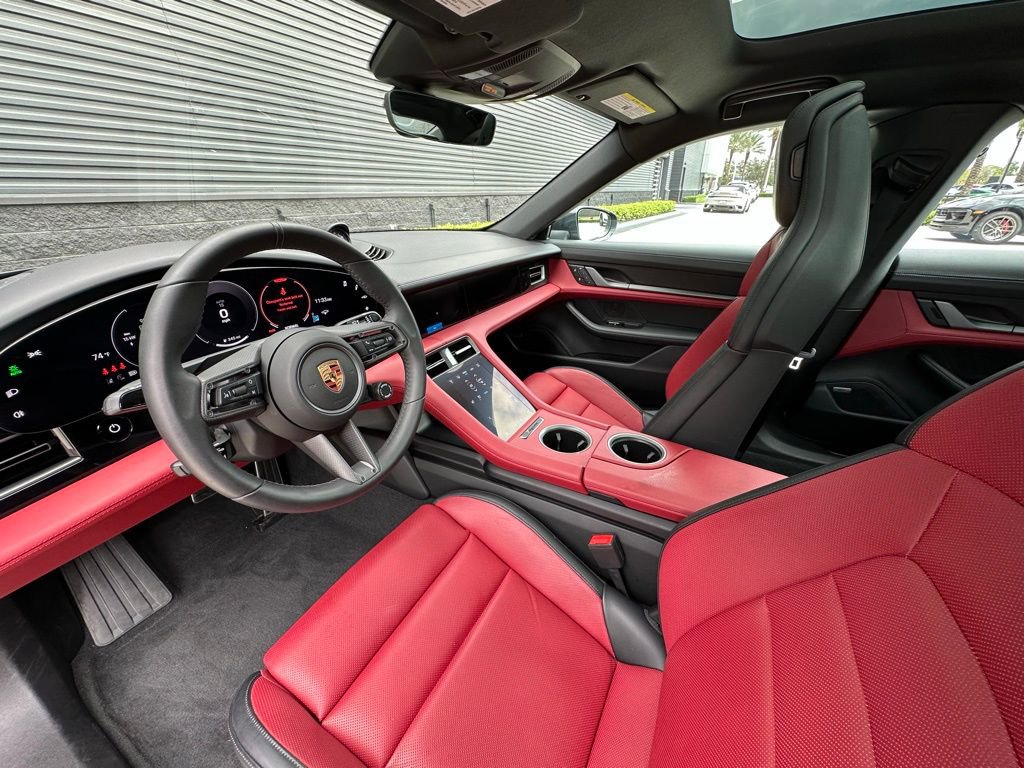 Used 2025 Porsche Taycan image 4