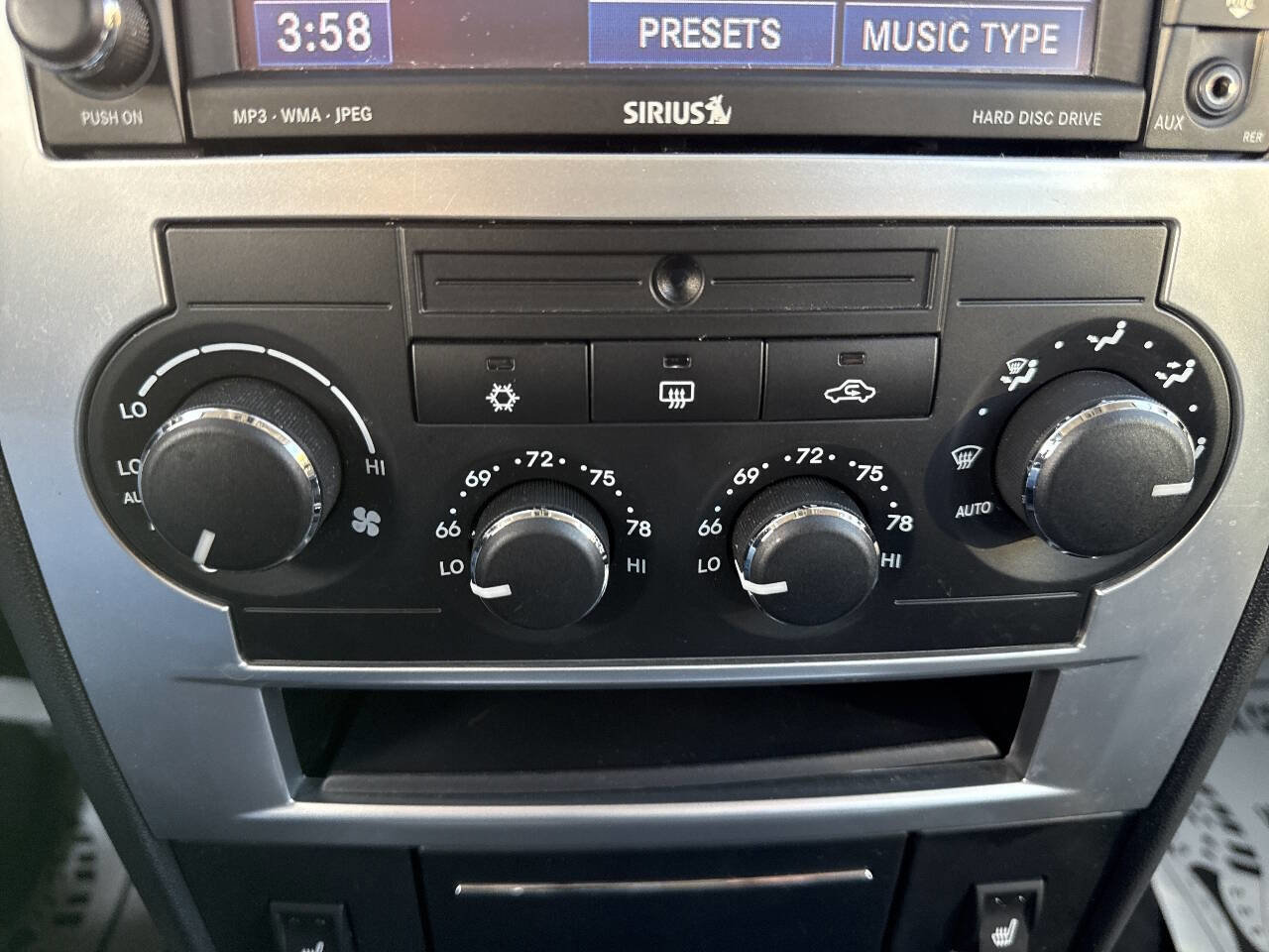 Used 2010 Chrysler 300 Touring image 38