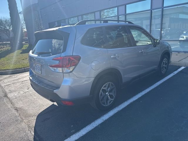 Used 2021 Subaru Forester Premium image 9