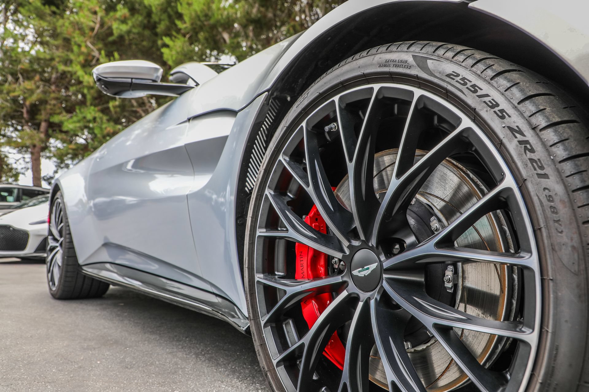 Used 2023 Aston Martin V8 Vantage Roadster RWD image 31