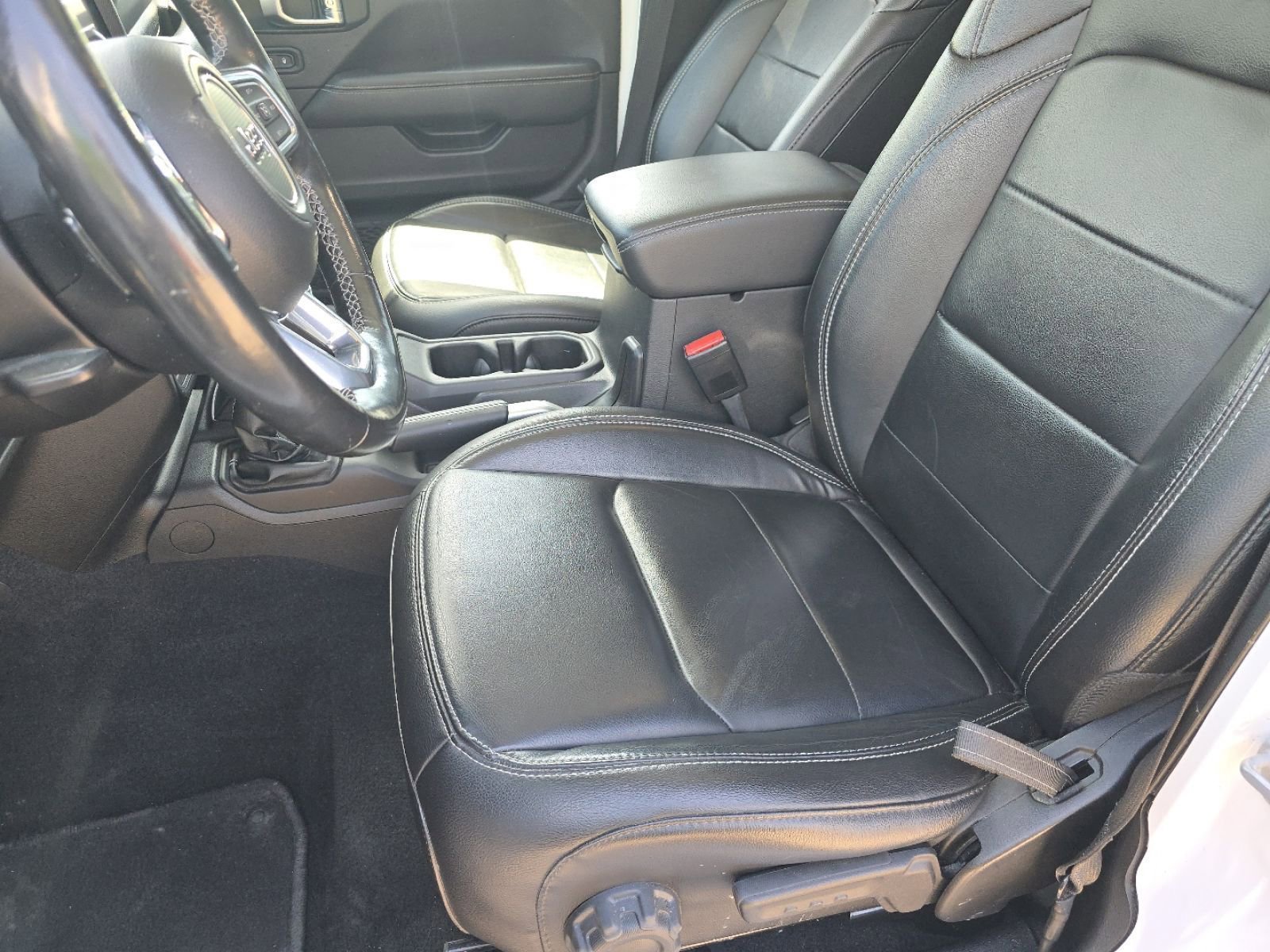 Used 2021 Jeep Wrangler Unlimited Sahara w/ Uconnect 4C Nav & Sound Group AWD/4WD image 16