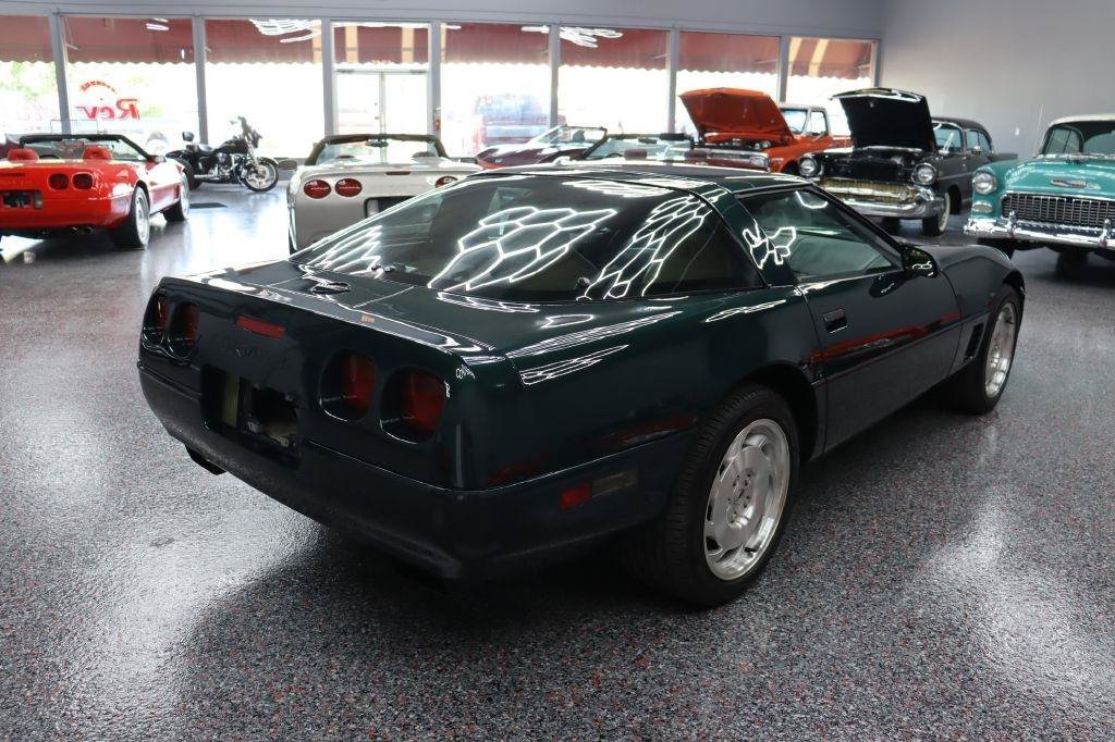 Used 1995 Chevrolet Corvette Coupe RWD image 4