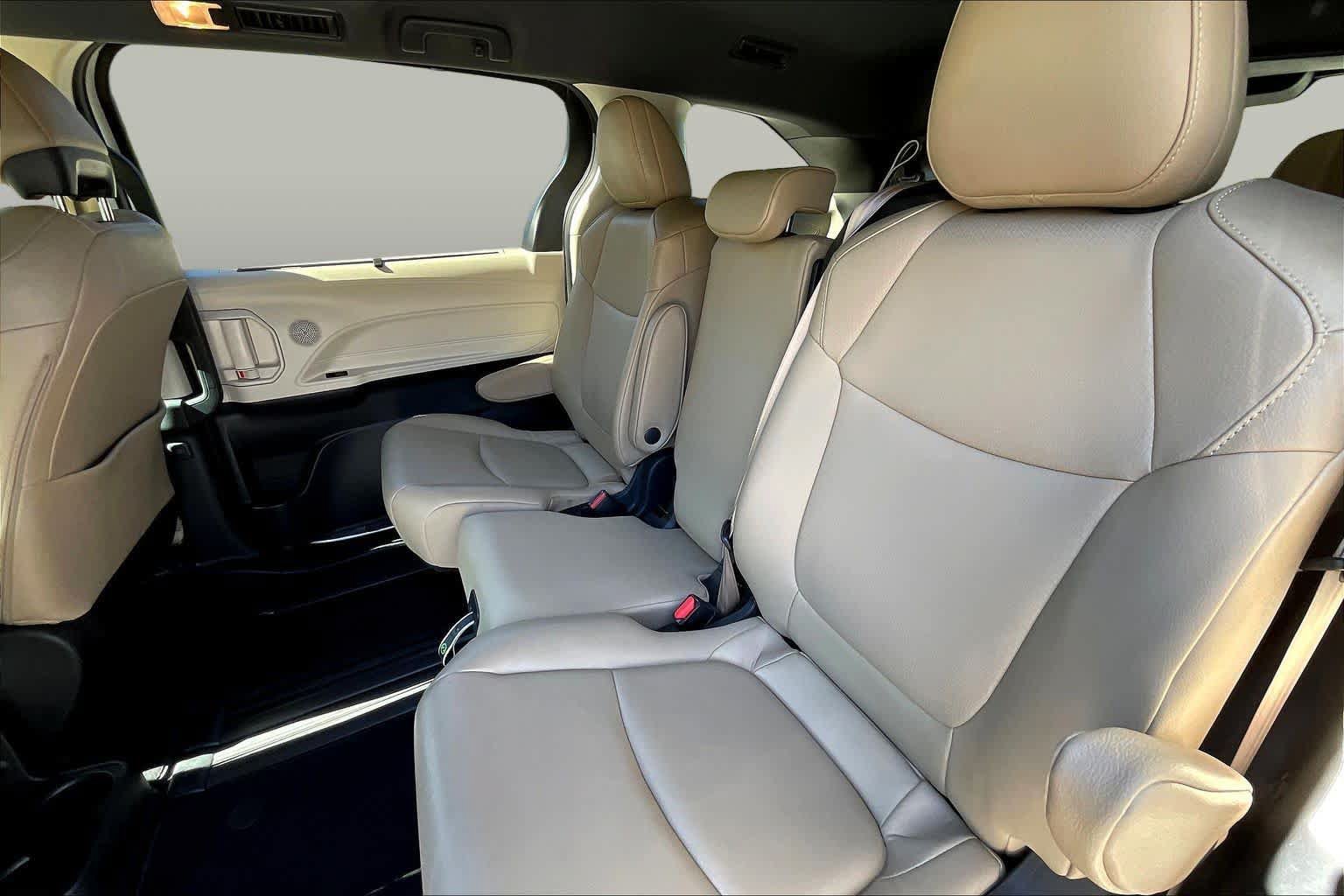 Used 2021 Toyota Sienna XLE FWD image 20