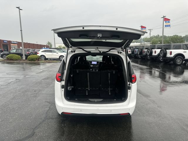 Used 2025 Chrysler Pacifica Select FWD image 20