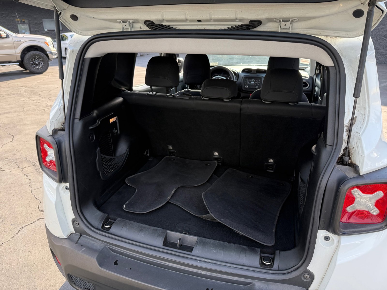 Used 2016 Jeep Renegade Sport w/ Power & Air Group image 20