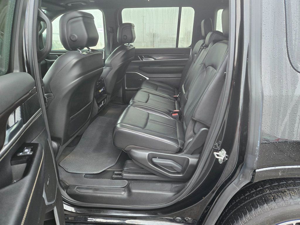 Used 2023 Jeep Wagoneer 4WD w/ Premium Group I image 8