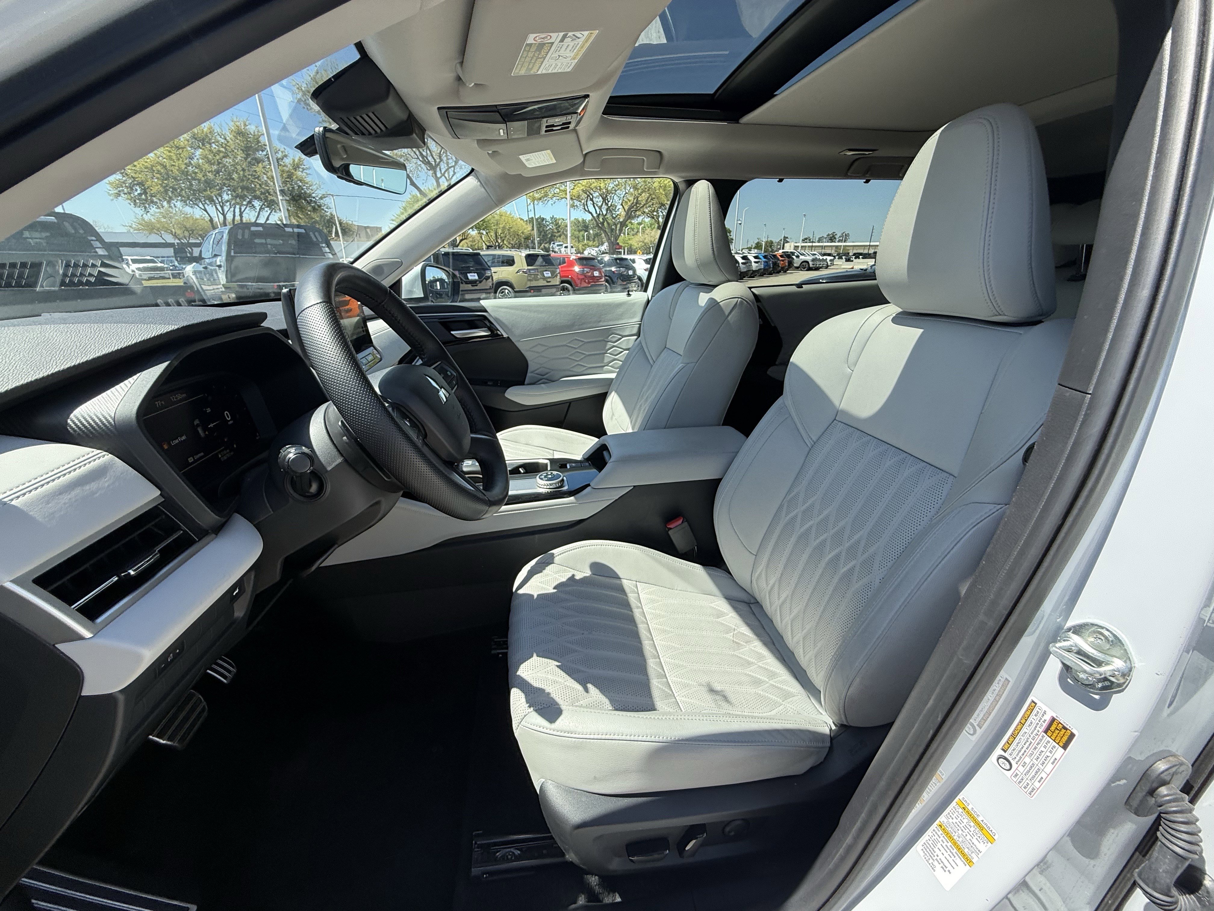 Used 2025 Mitsubishi Outlander SEL image 29