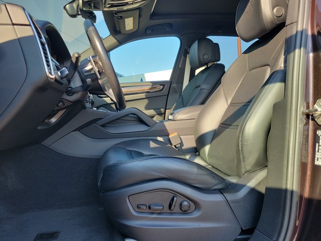 Certified 2023 Porsche Cayenne S Platinum AWD/4WD image 4