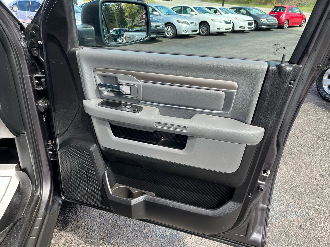 Used 2016 RAM 1500 Classic SLT AWD/4WD image 28