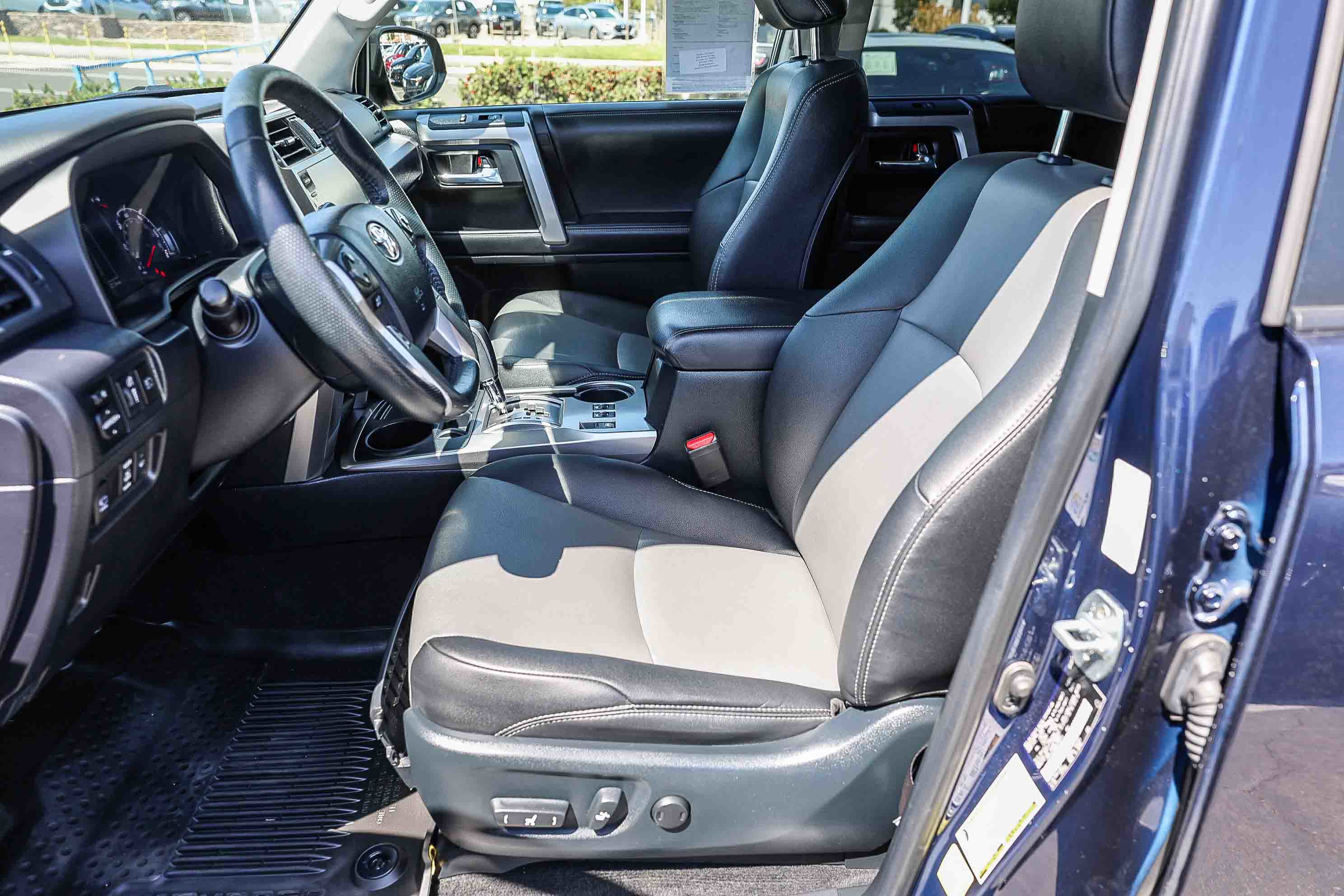 Used 2024 Toyota 4Runner SR5 Premium w/ Moonroof Package RWD image 11