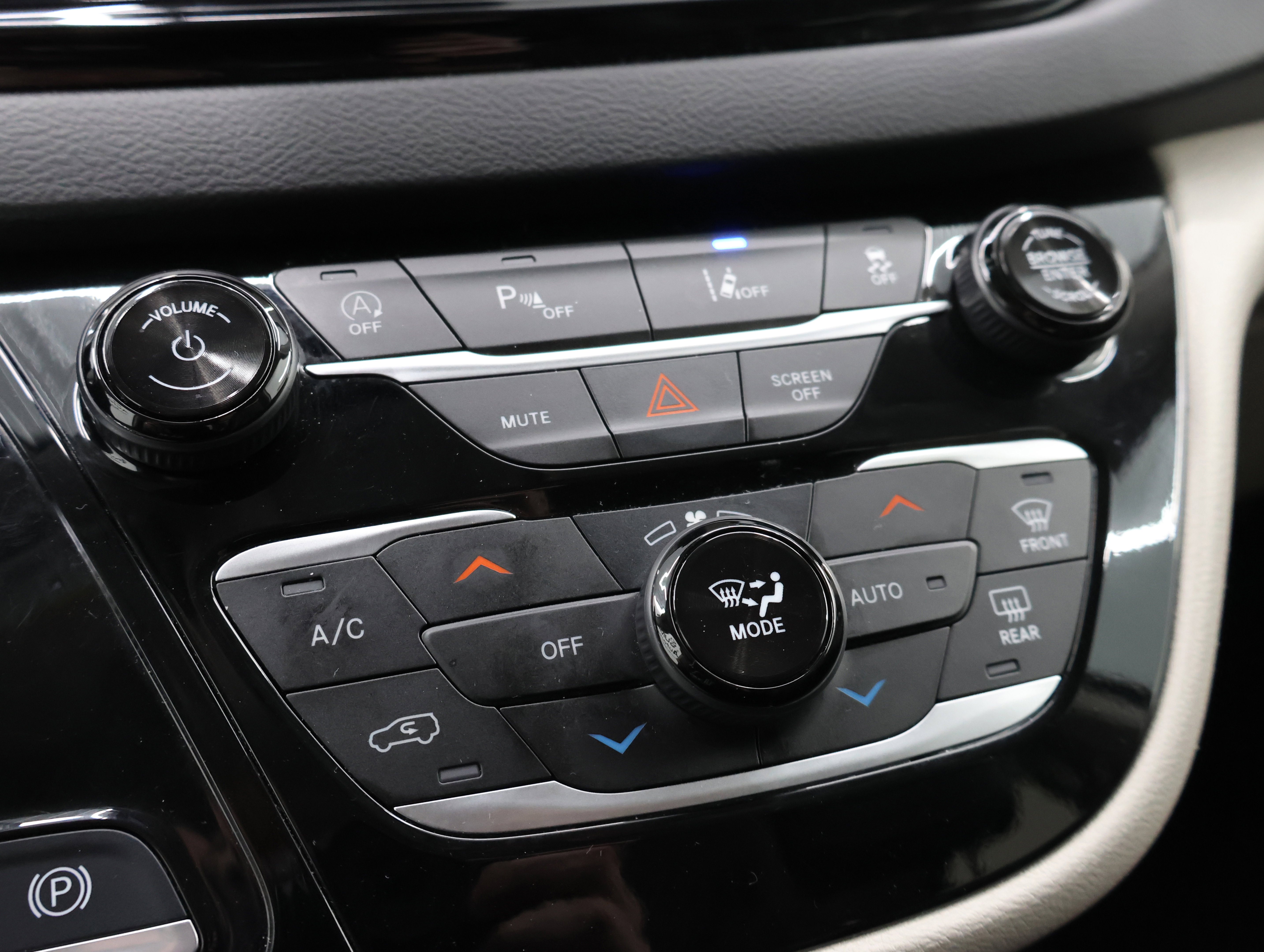 Used 2024 Chrysler Pacifica Touring-L image 49