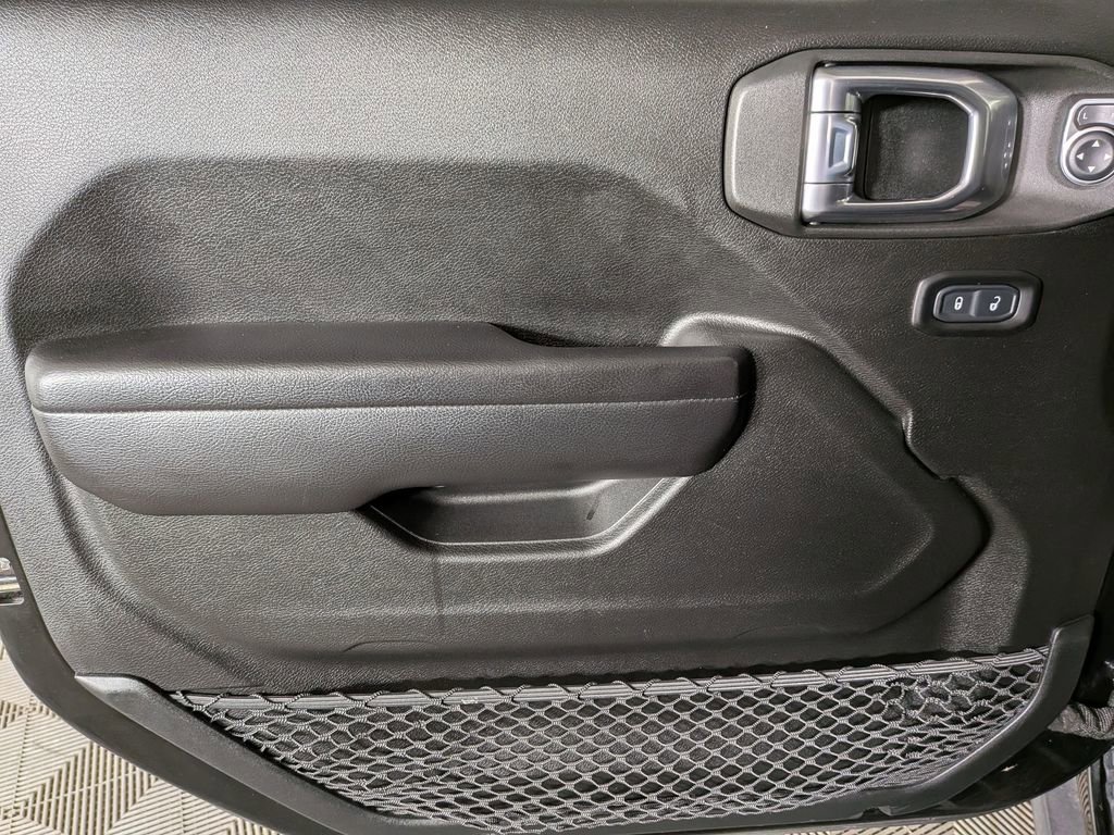 Used 2021 Jeep Gladiator Willys image 16