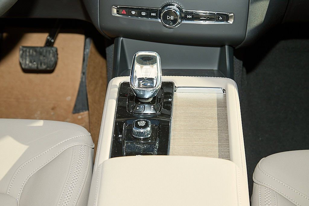 New 2026 Volvo XC90 B6 Plus w/ Protection Package image 30