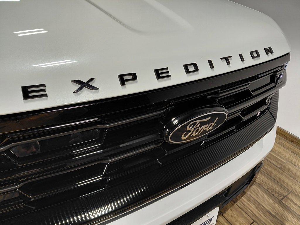 Certified 2025 Ford Expedition Max Platinum w/ Stealth Appearance Package image 17