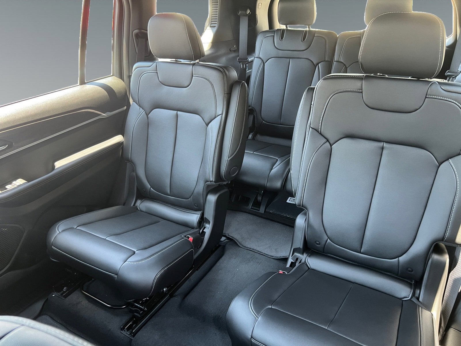 Used 2025 Jeep Grand Cherokee L Limited RWD image 13